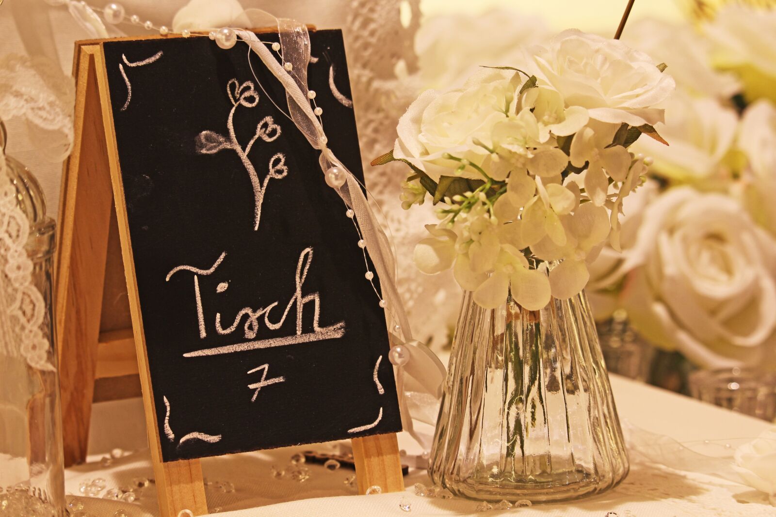 Canon EF-S 55-250mm F4-5.6 IS STM sample photo. Gedeckter table, place cards photography