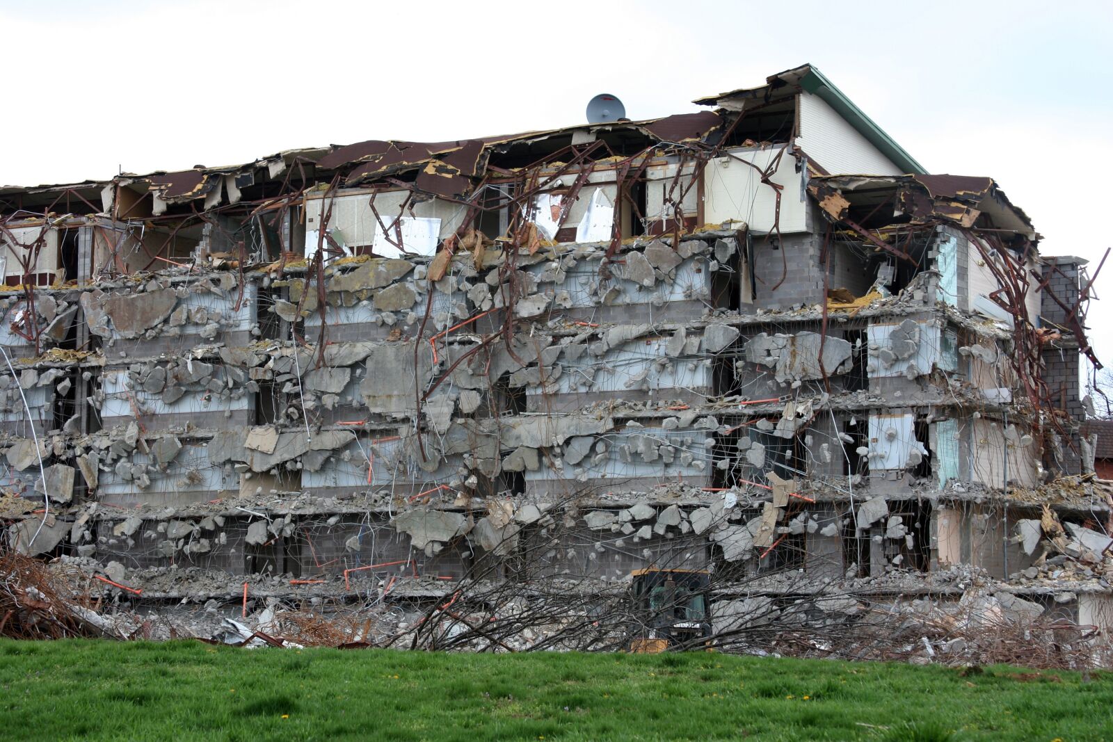 Canon EOS 350D (EOS Digital Rebel XT / EOS Kiss Digital N) sample photo. Demolition, destruction, building photography