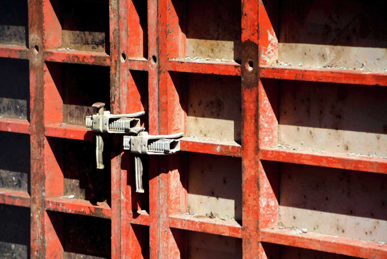 Nikon D3200 sample photo. Formwork, clamp, site photography