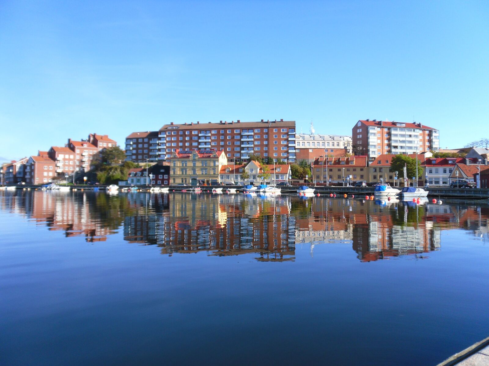 Samsung PL80/VLUU PL80/ SL630/ PL81 sample photo. Sweden, karlskrona, house photography
