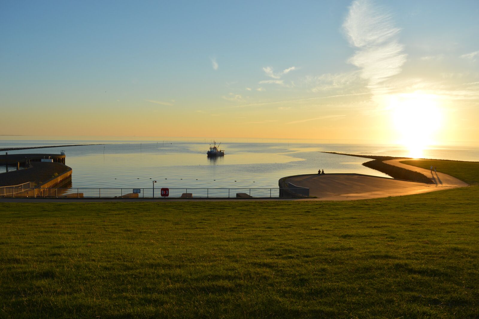 Nikon D3200 sample photo. Meldorfer port, north sea photography