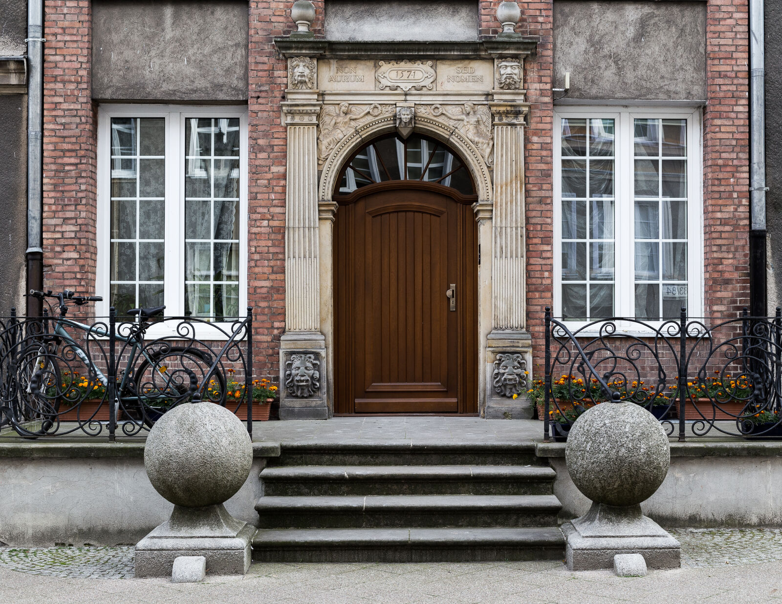 Canon EOS 6D sample photo. Ball, bicycle, bike, brick photography