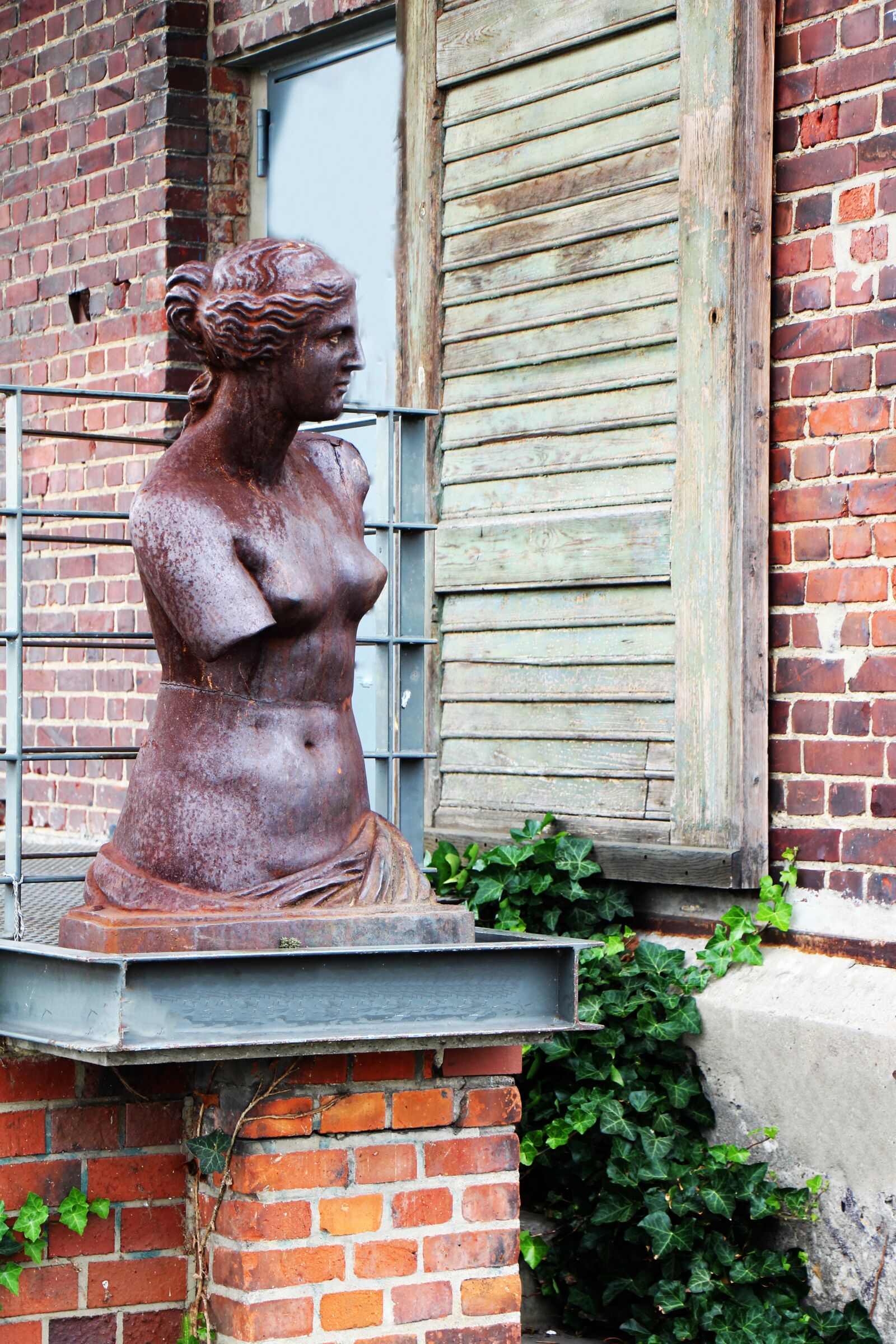 Canon EOS 700D (EOS Rebel T5i / EOS Kiss X7i) sample photo. Brick, architecture, wall photography