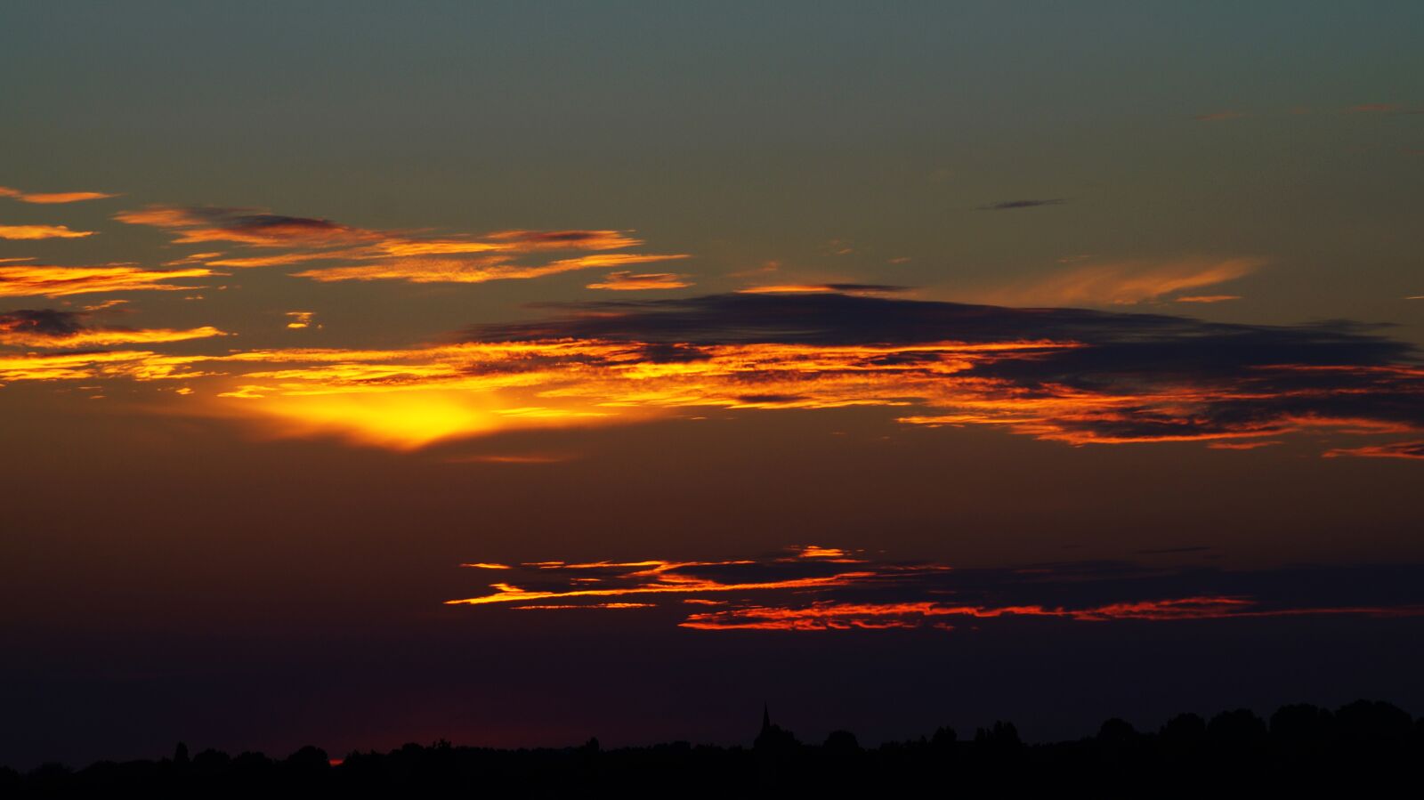 Sony SLT-A58 sample photo. Clouds, dark, dawn, evening photography