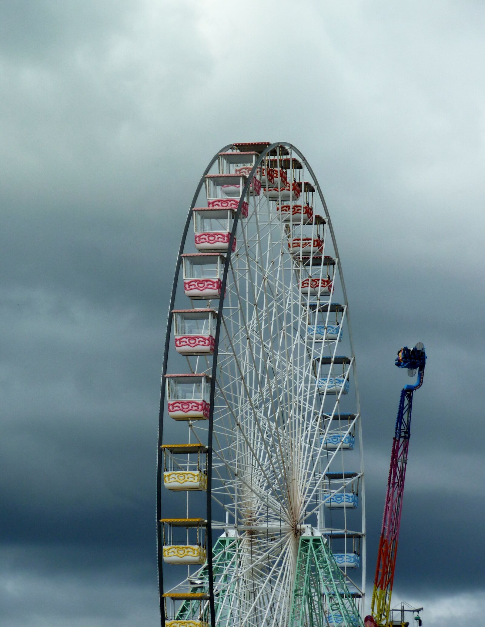 Panasonic DMC-TZ7 sample photo. Ferris wheel, sky, grey photography