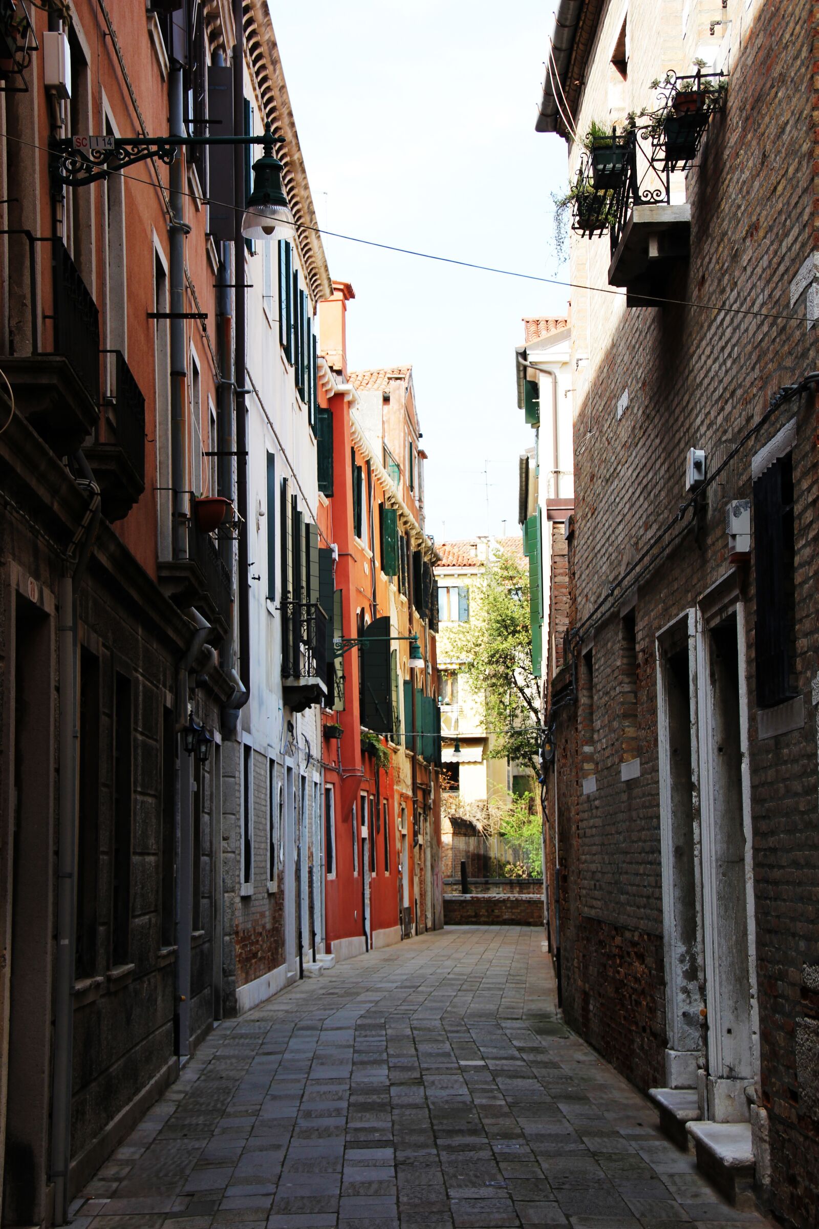 Canon EOS 60D sample photo. Venice, building, alley photography