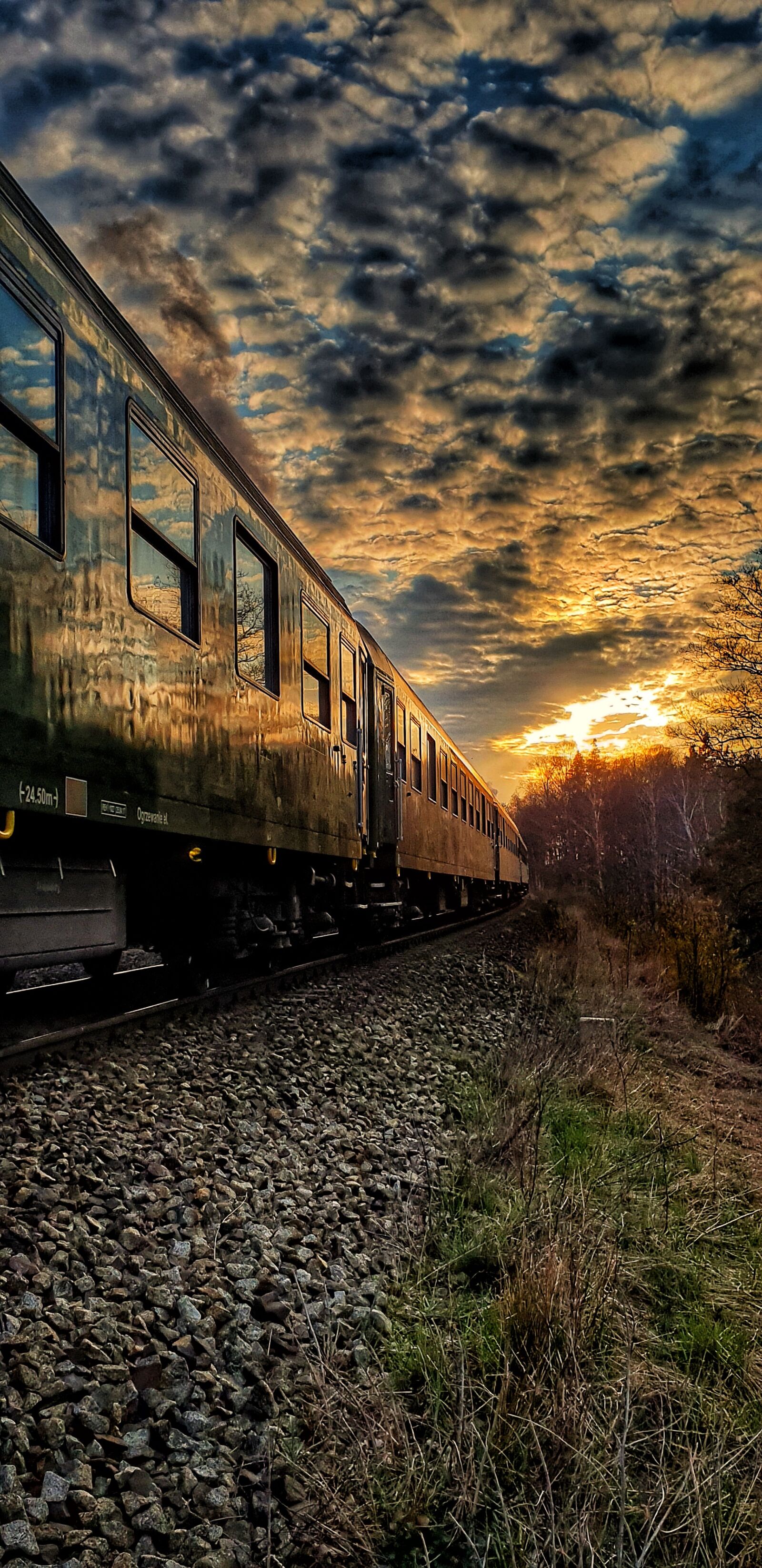 Samsung Galaxy S9+ sample photo. Sky, reflex, wagons photography