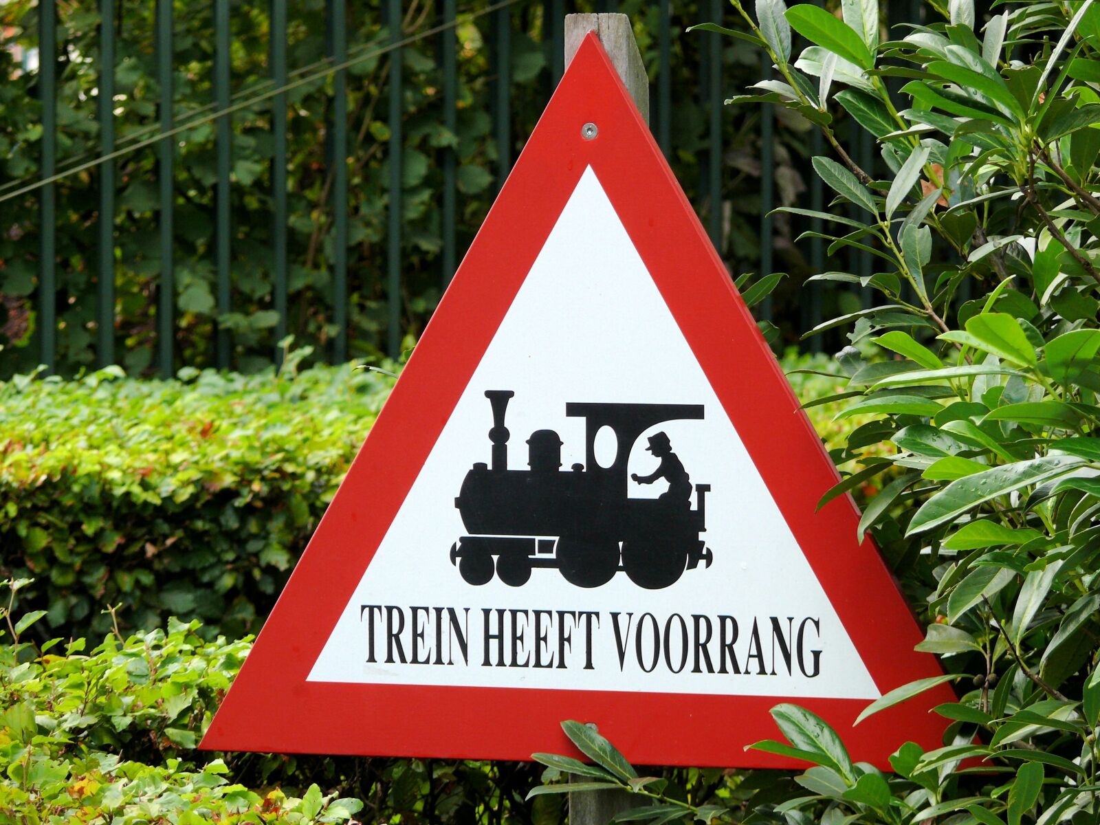 Panasonic DMC-FZ50 sample photo. Warning sign, train, efteling photography