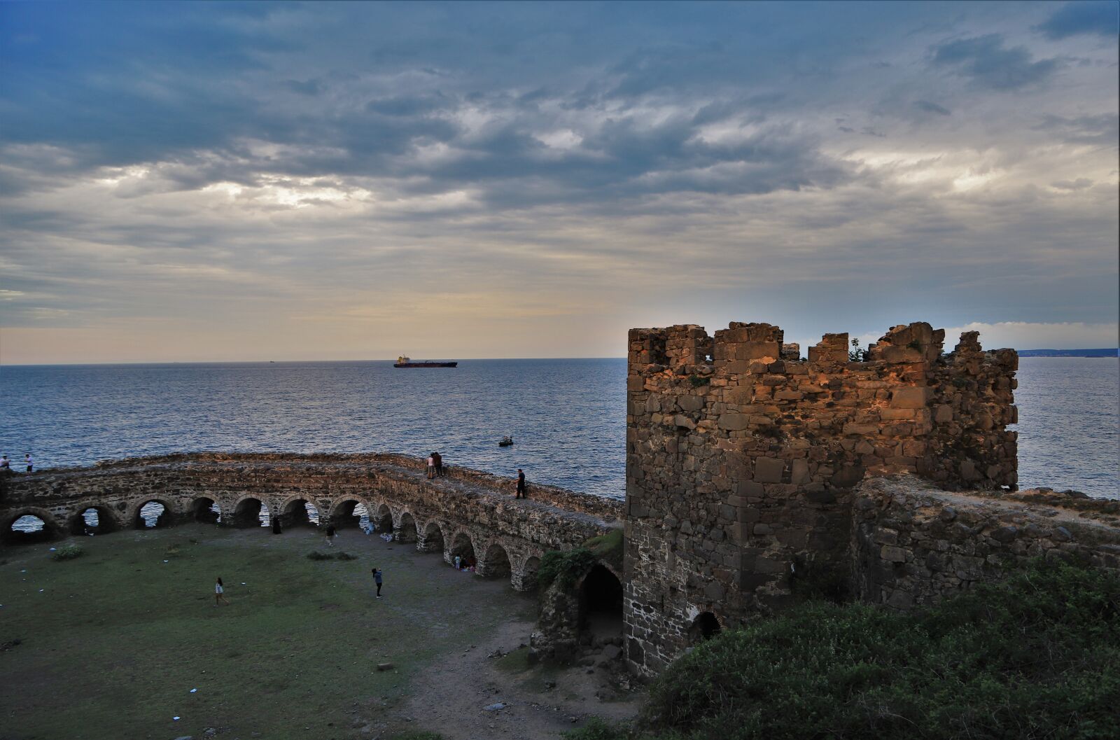 Canon EOS 6D Mark II + Canon EF 24-105mm F4L IS USM sample photo. Castle, wall, marine photography