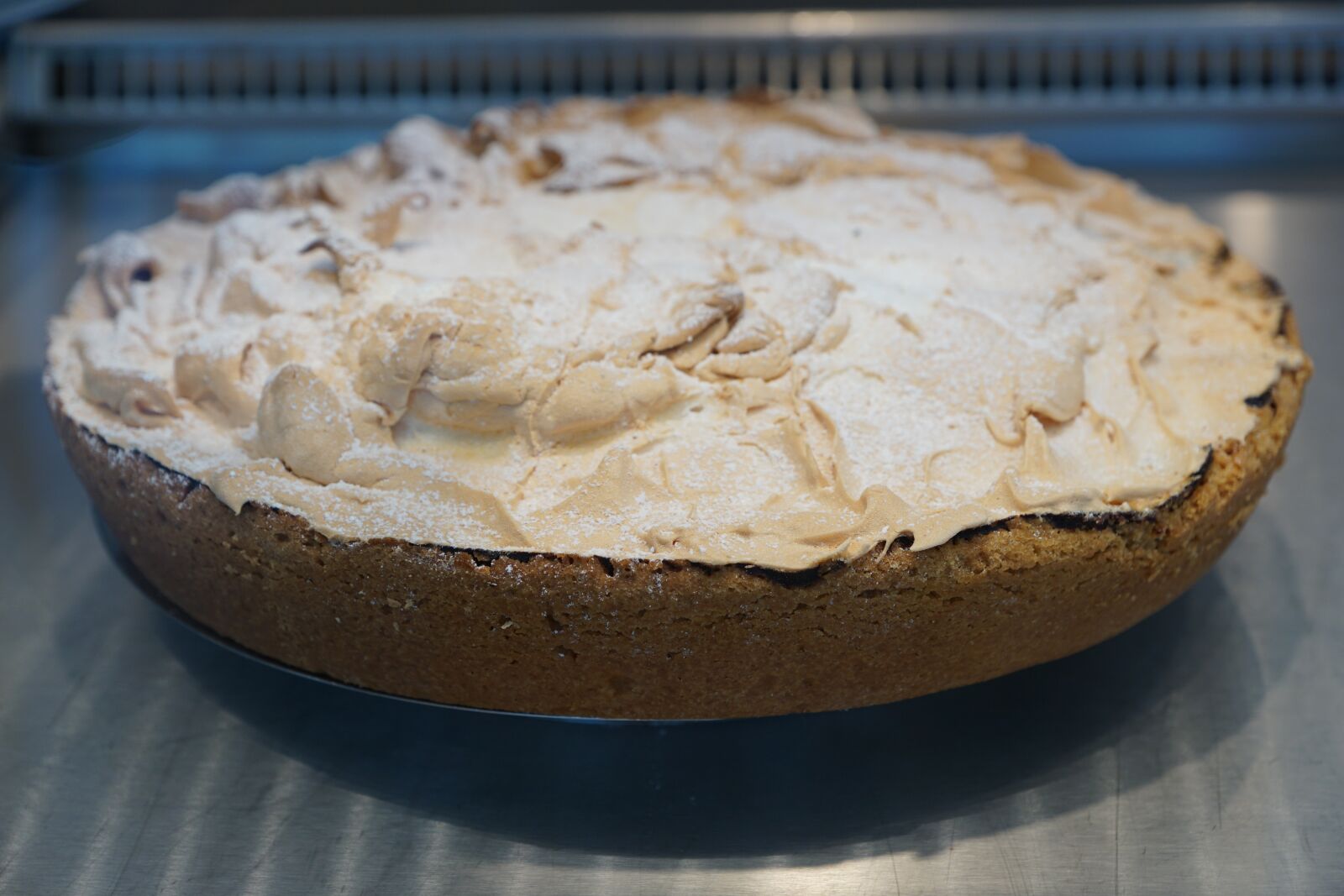 Sony DT 16-50mm F2.8 SSM sample photo. Cake, meringue, eat photography