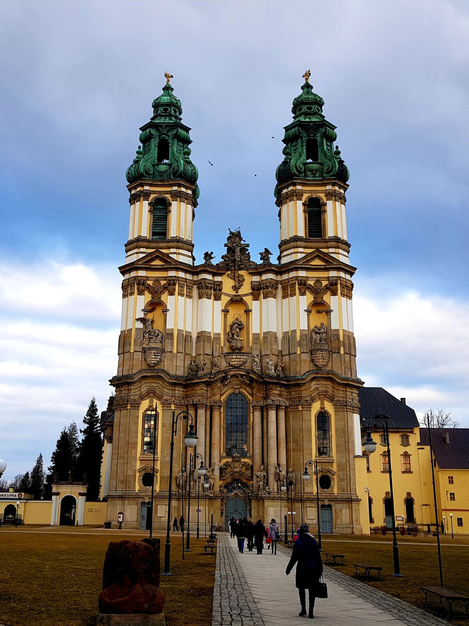 Samsung Galaxy S8 sample photo. Architecture, church, travel photography