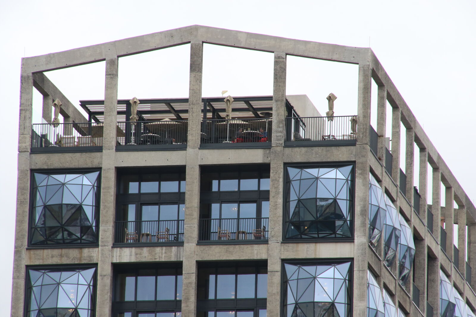 Canon EOS 7D Mark II sample photo. Architecture, art, gallery, balcony photography