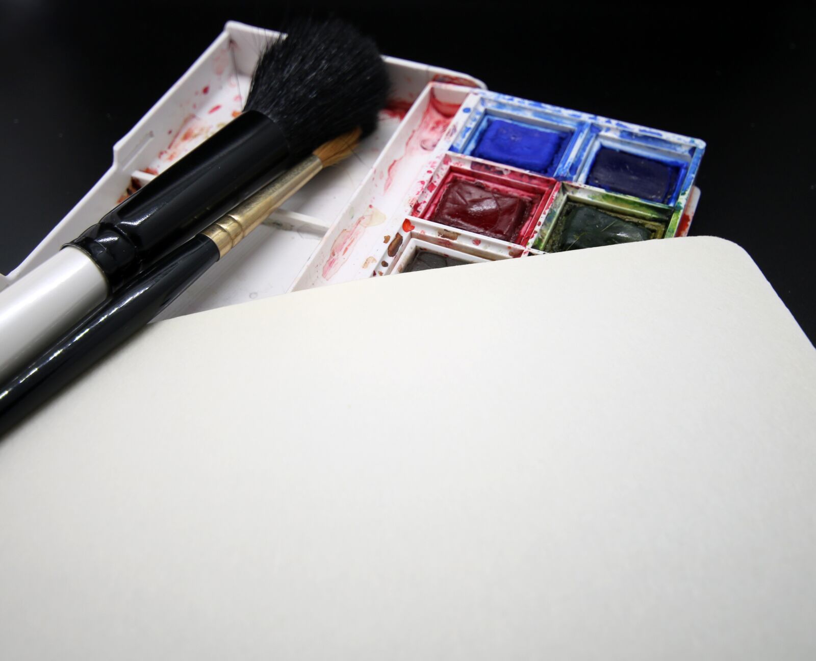 Canon EOS 750D (EOS Rebel T6i / EOS Kiss X8i) sample photo. Paintbox, paintbrushes, color photography