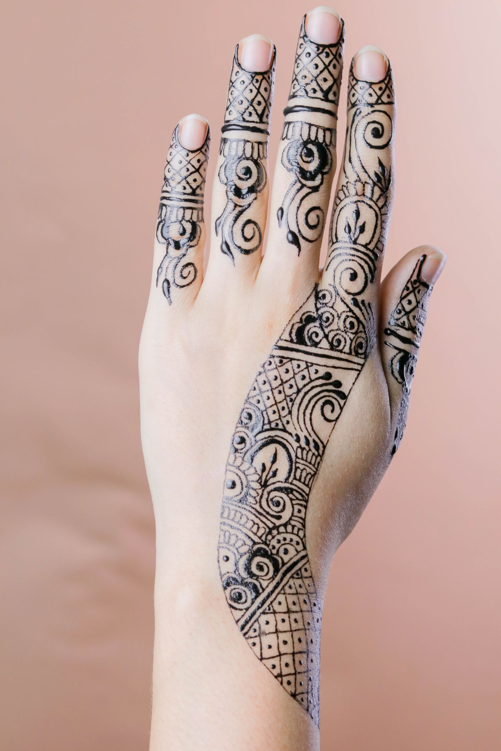 Canon EOS 80D + Canon EF 50mm F1.8 STM sample photo. Henna, hands, mehendi photography