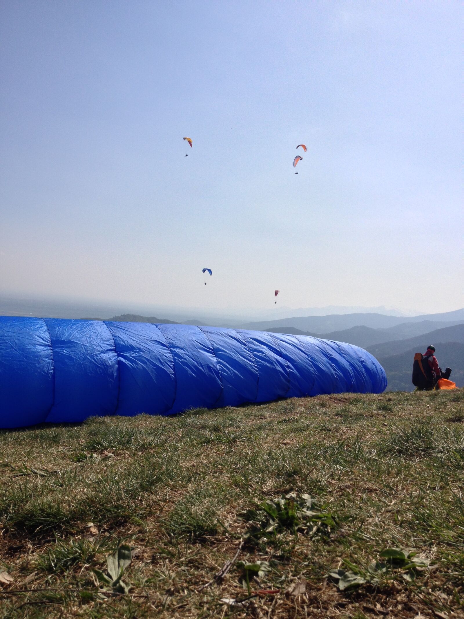 iPhone 4S back camera 4.28mm f/2.4 sample photo. Paragliding, flight, sky photography