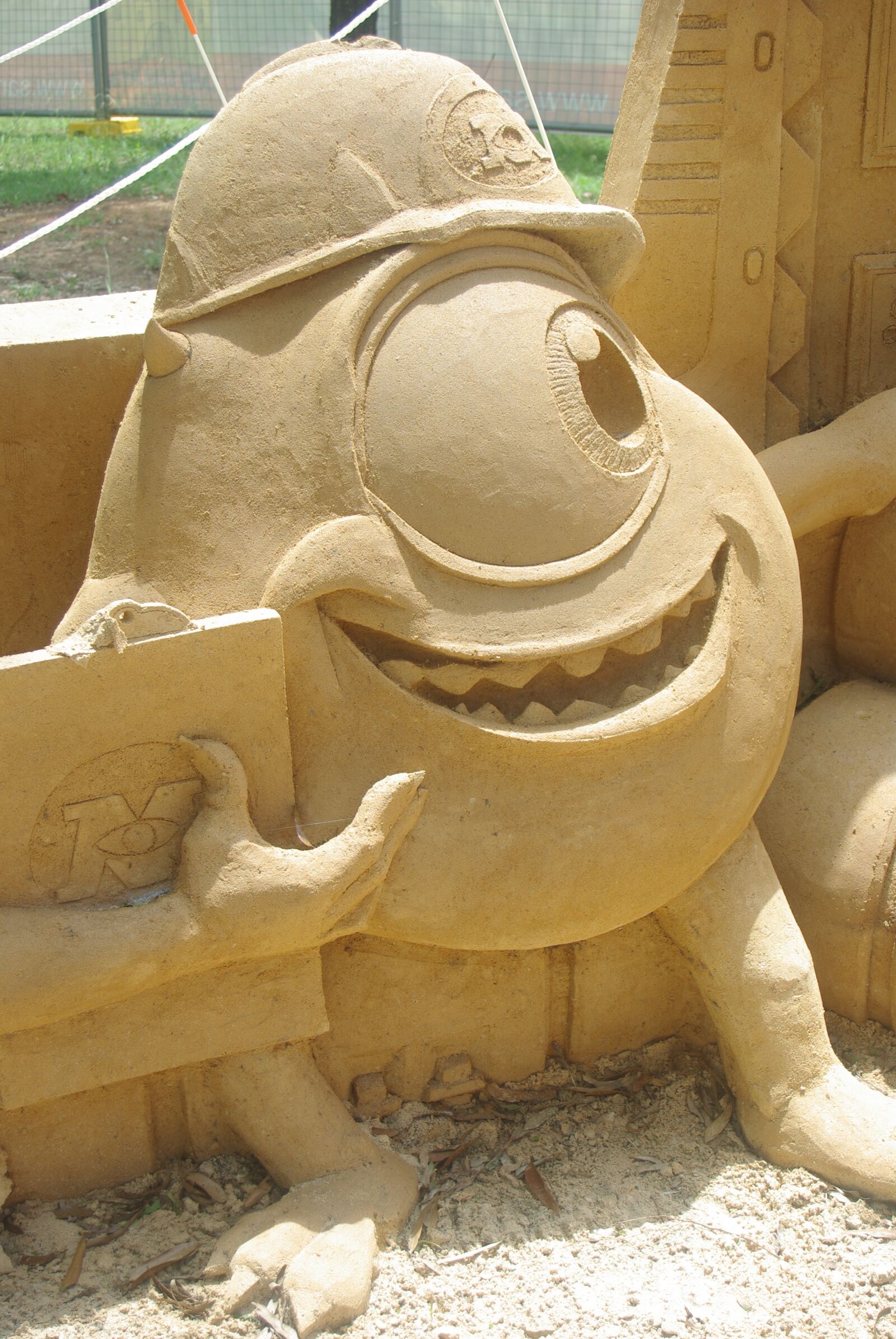 Pentax K200D sample photo. Monsters inc, sand building photography