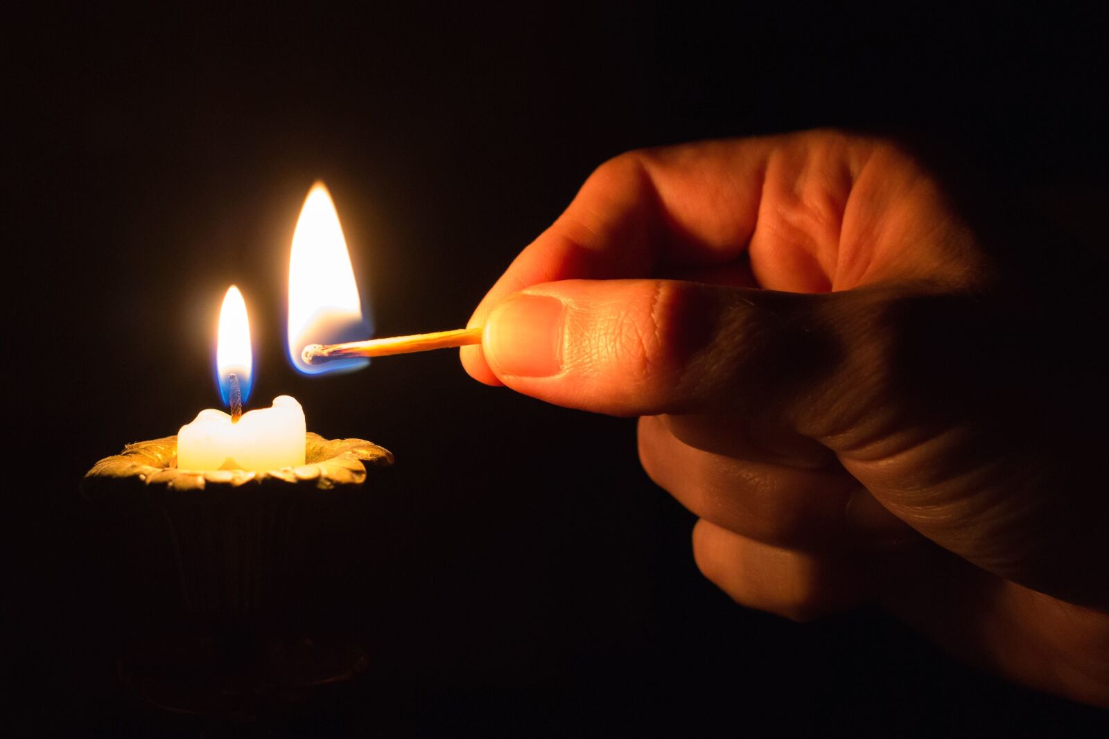 Canon EOS 100D (EOS Rebel SL1 / EOS Kiss X7) sample photo. Candle, flame, wax, warm photography