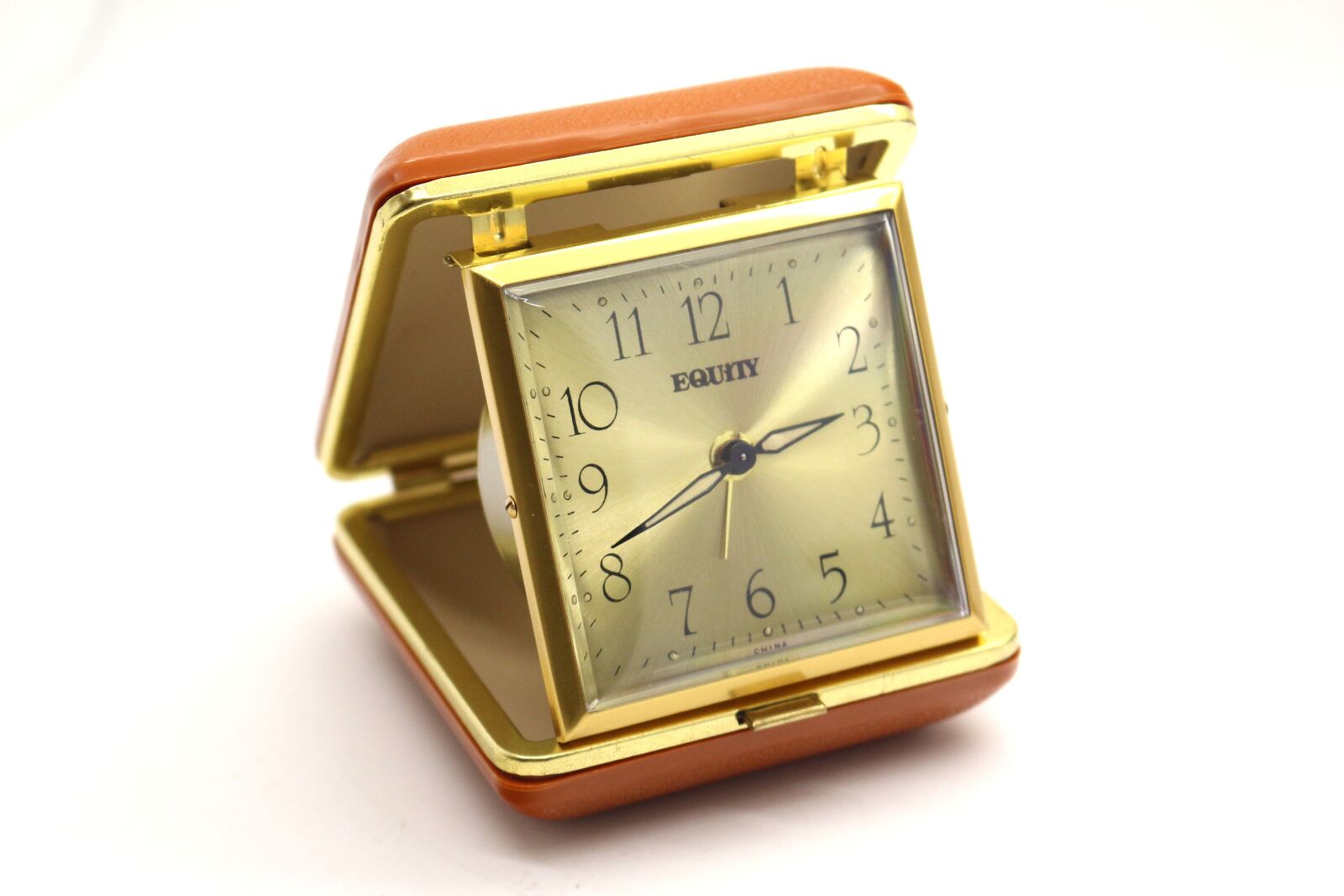Canon EOS 700D (EOS Rebel T5i / EOS Kiss X7i) sample photo. Traveling alarm clock, clock photography