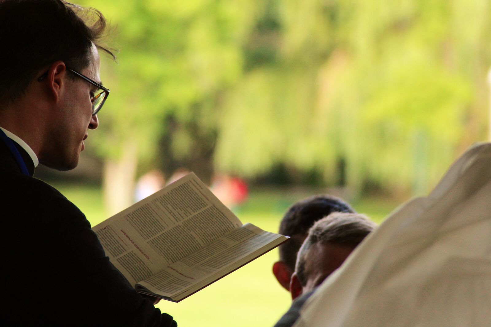 Canon EOS 1300D (EOS Rebel T6 / EOS Kiss X80) sample photo. Priest, pastor, bible photography