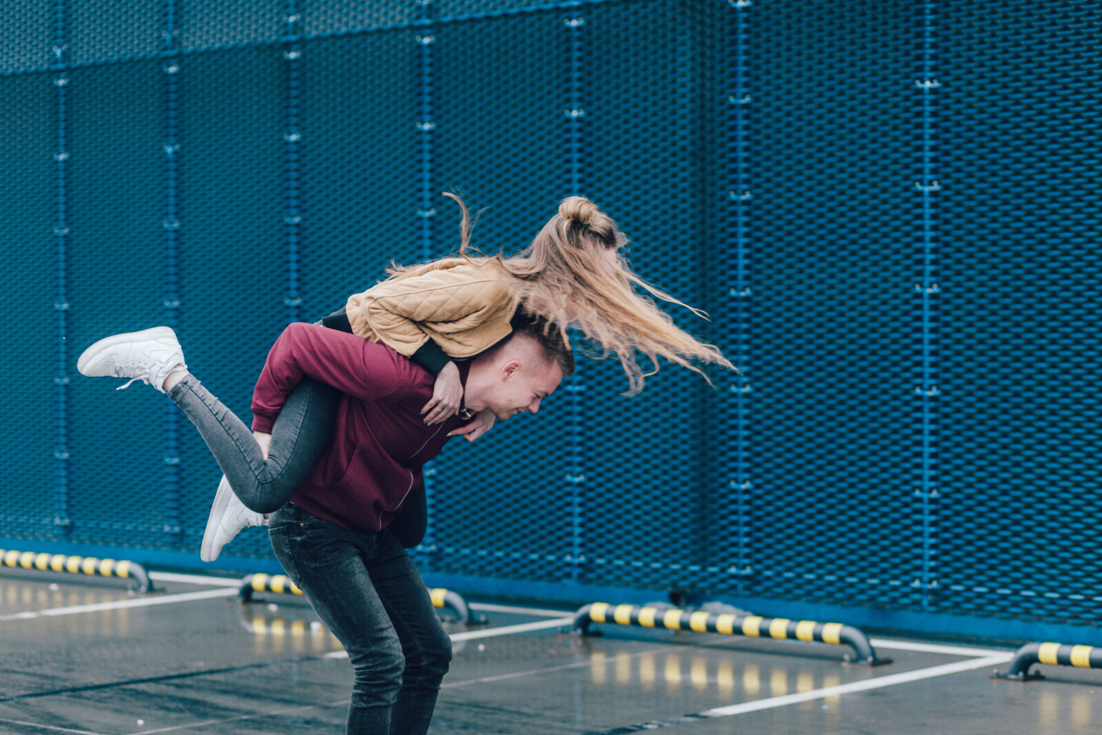 Canon EF 85mm F1.8 USM sample photo. Action, adult, couple, fashion photography