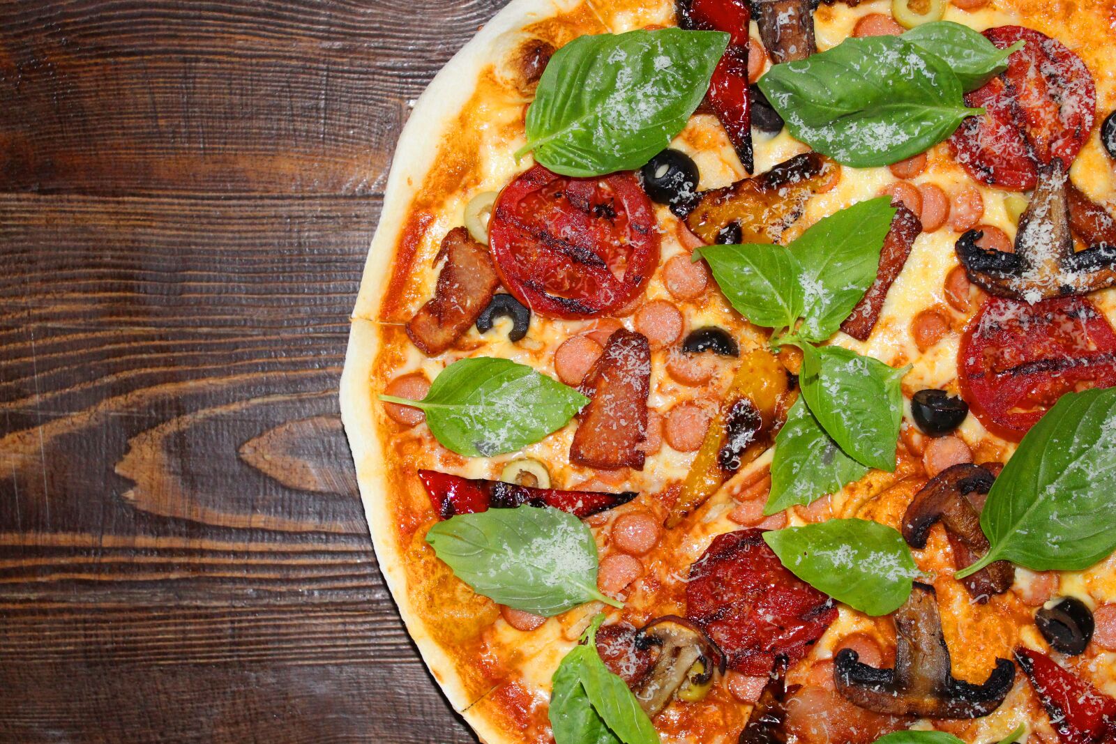 Canon EOS 700D (EOS Rebel T5i / EOS Kiss X7i) sample photo. Pizza, table, food photography
