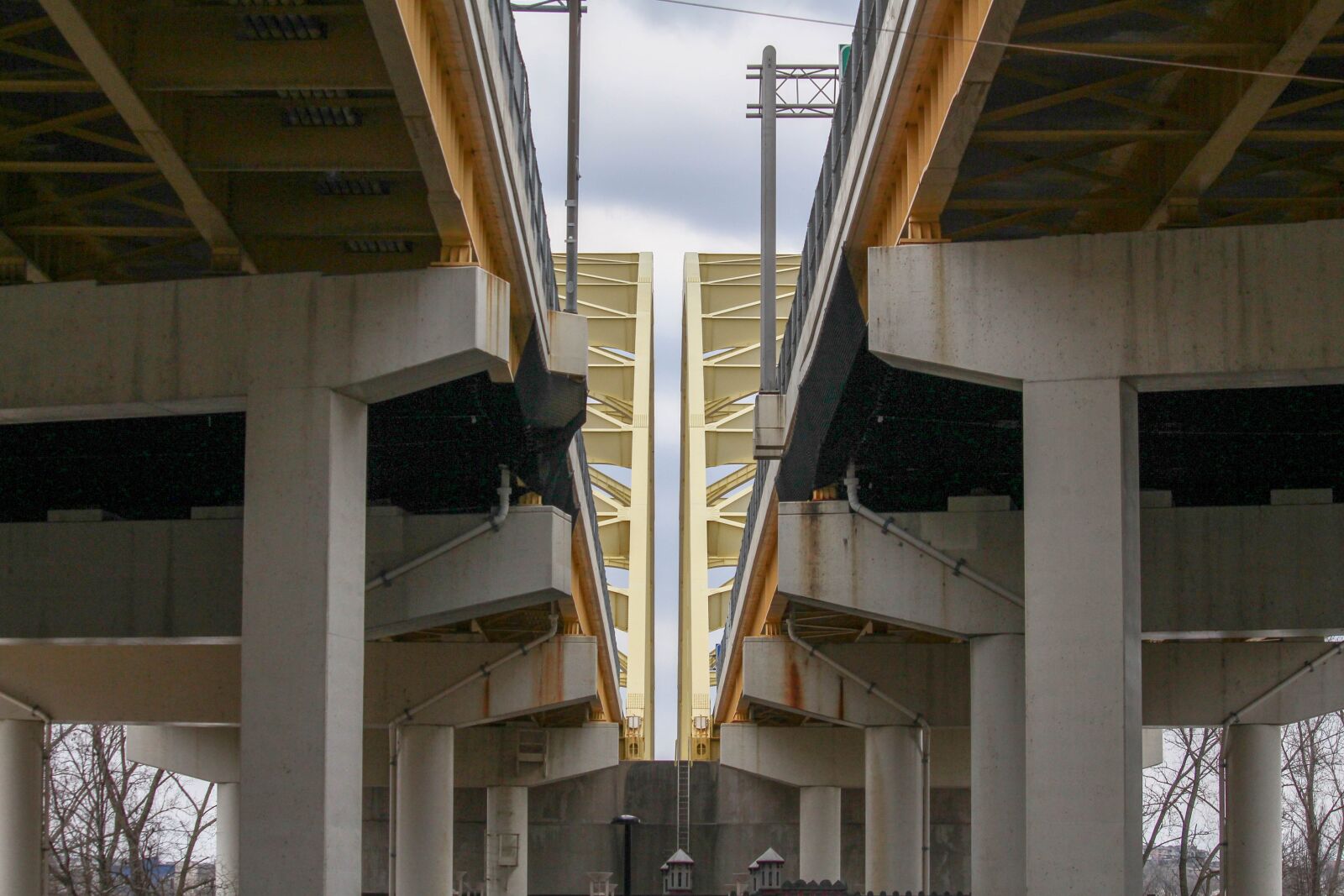 Canon EOS 700D (EOS Rebel T5i / EOS Kiss X7i) sample photo. Bridge, architecture, expression photography