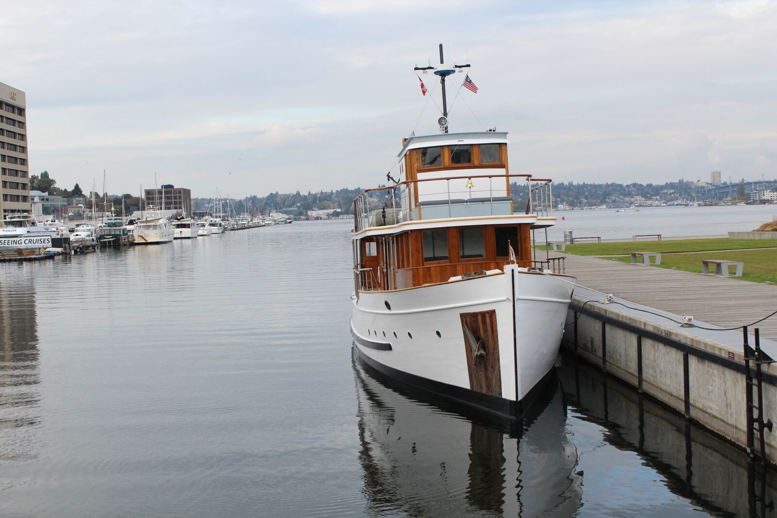 Canon EOS 600D (Rebel EOS T3i / EOS Kiss X5) sample photo. Old boat, lake, seattle photography