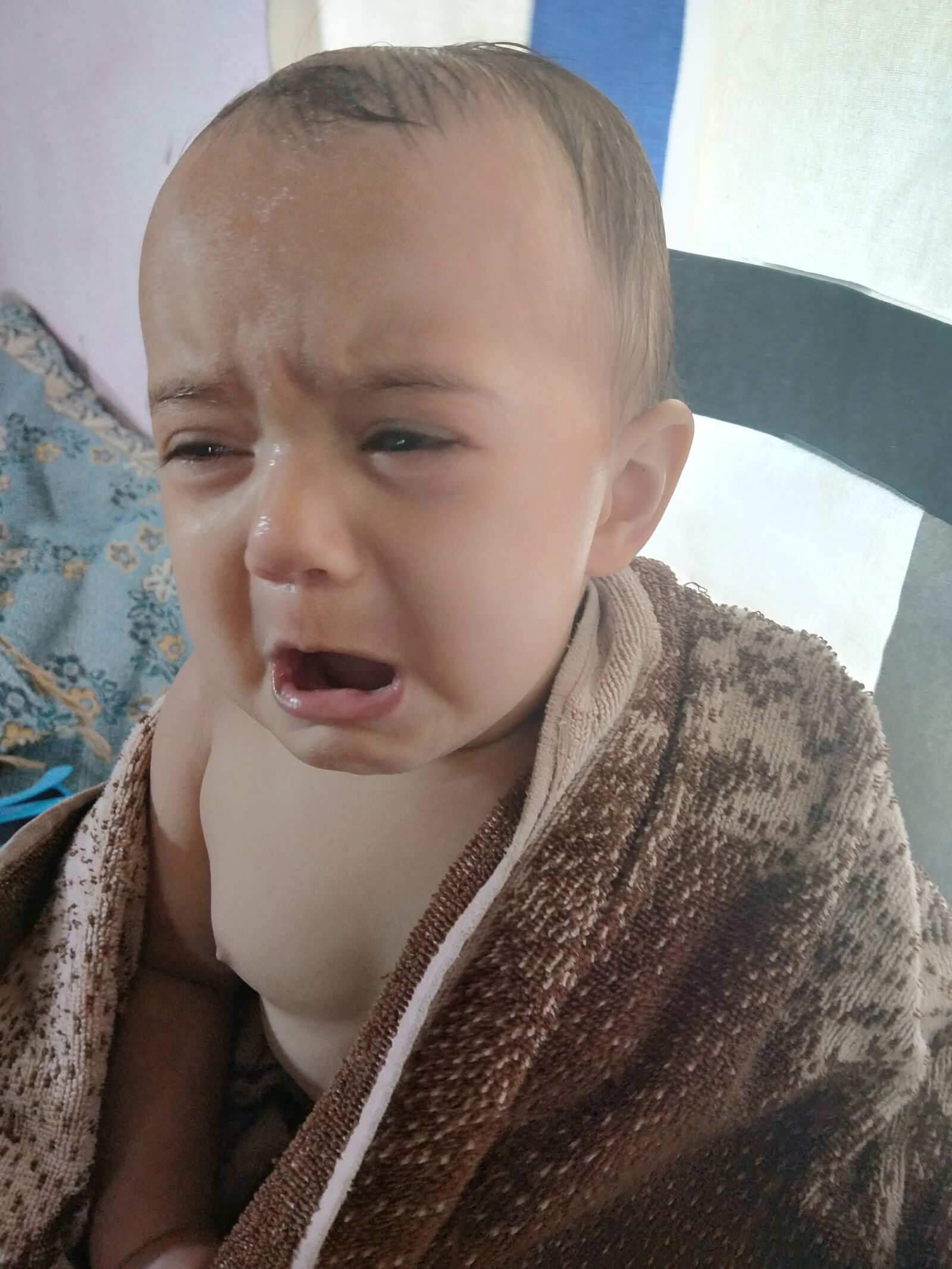 OPPO A5 2020 sample photo. Baby, girl, crying photography
