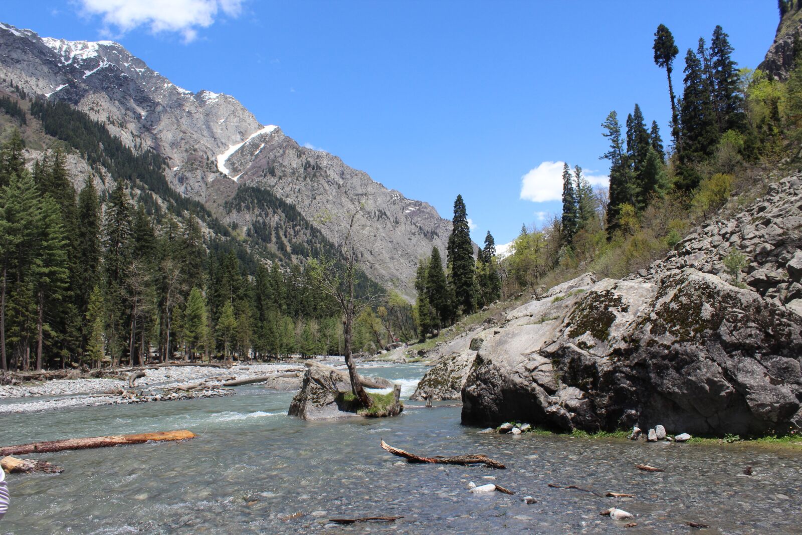 Canon EOS 1200D (EOS Rebel T5 / EOS Kiss X70 / EOS Hi) sample photo. Mountains, valley, river photography