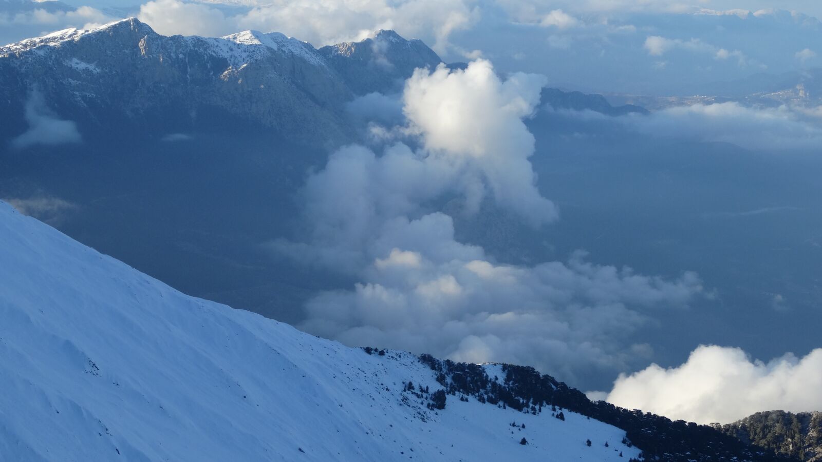 Sony Cyber-shot DSC-HX300 sample photo. Mountain, clouds, altitude photography