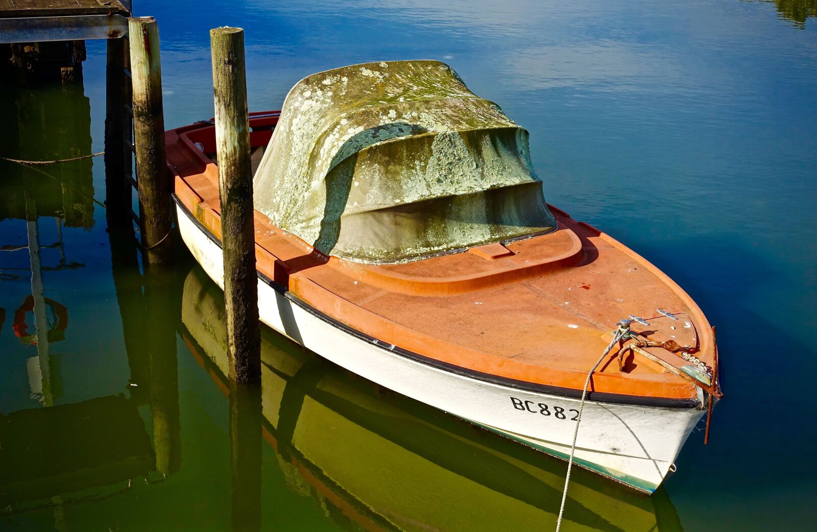 Sony Cyber-shot DSC-RX100 III sample photo. Boat, grunge, dilapidated photography