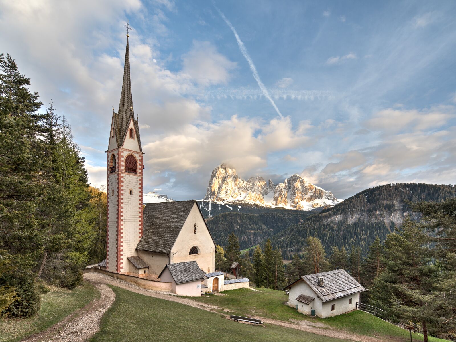 Canon EOS 5D Mark IV sample photo. Italy, church, mountains photography