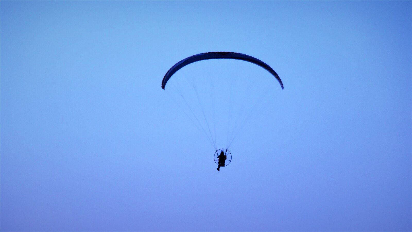 Panasonic DMC-TZ3 sample photo. Sky, flight, parachute photography