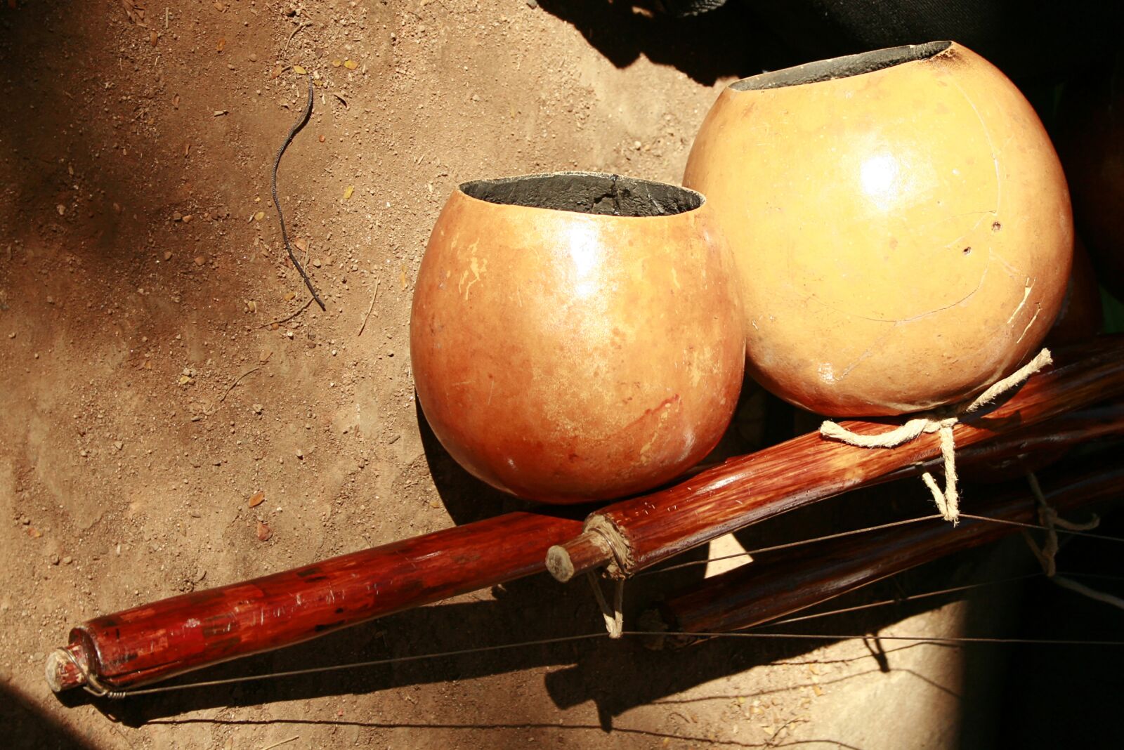 Canon EOS 400D (EOS Digital Rebel XTi / EOS Kiss Digital X) sample photo. Berimbau, capoeira, bahia photography
