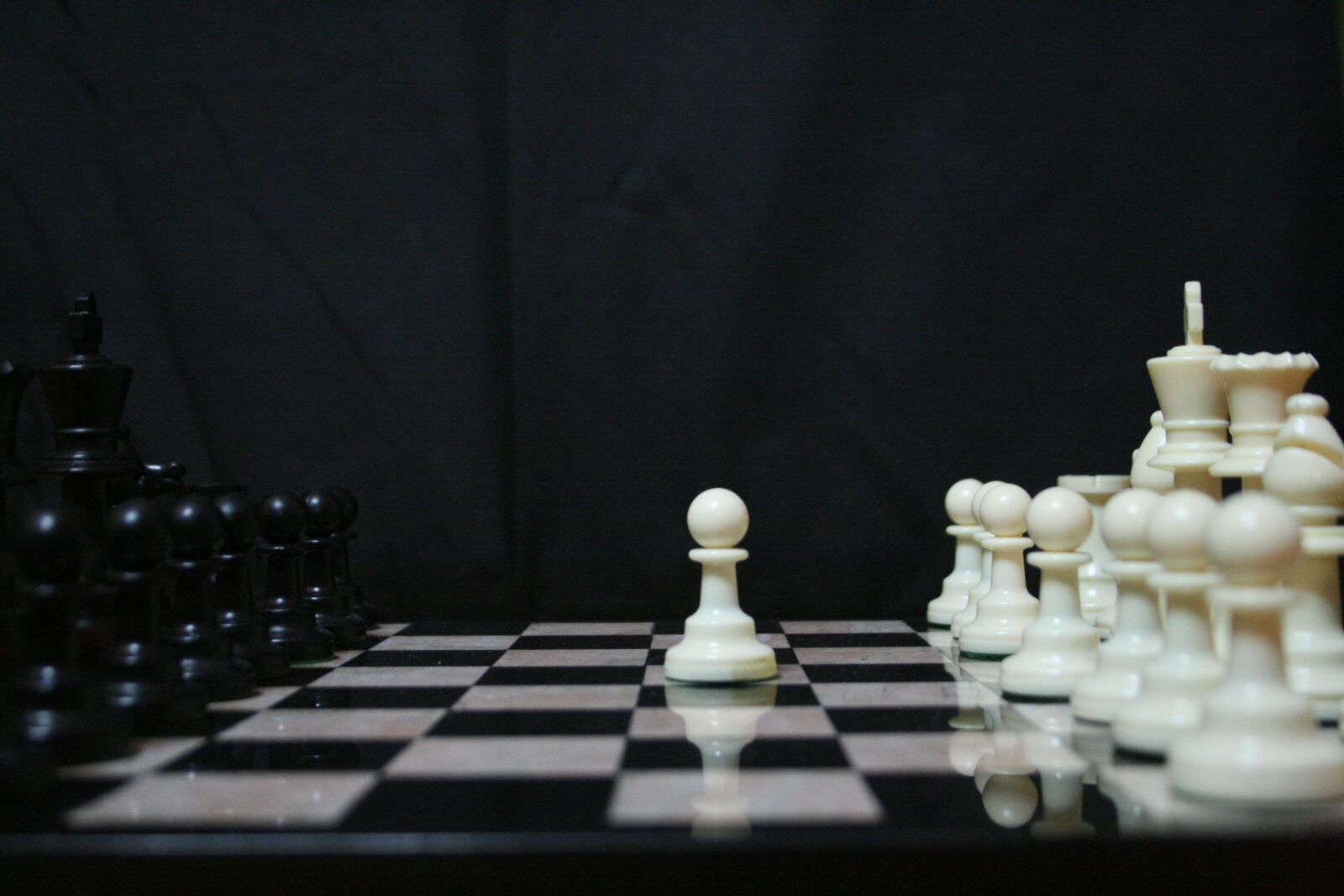 Canon EOS 400D (EOS Digital Rebel XTi / EOS Kiss Digital X) sample photo. Chess, game, strategy photography