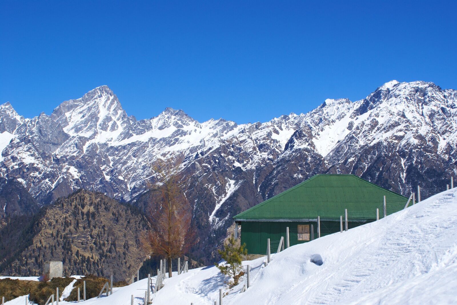 Sony Alpha DSLR-A100 sample photo. Background, landscape, mountains photography