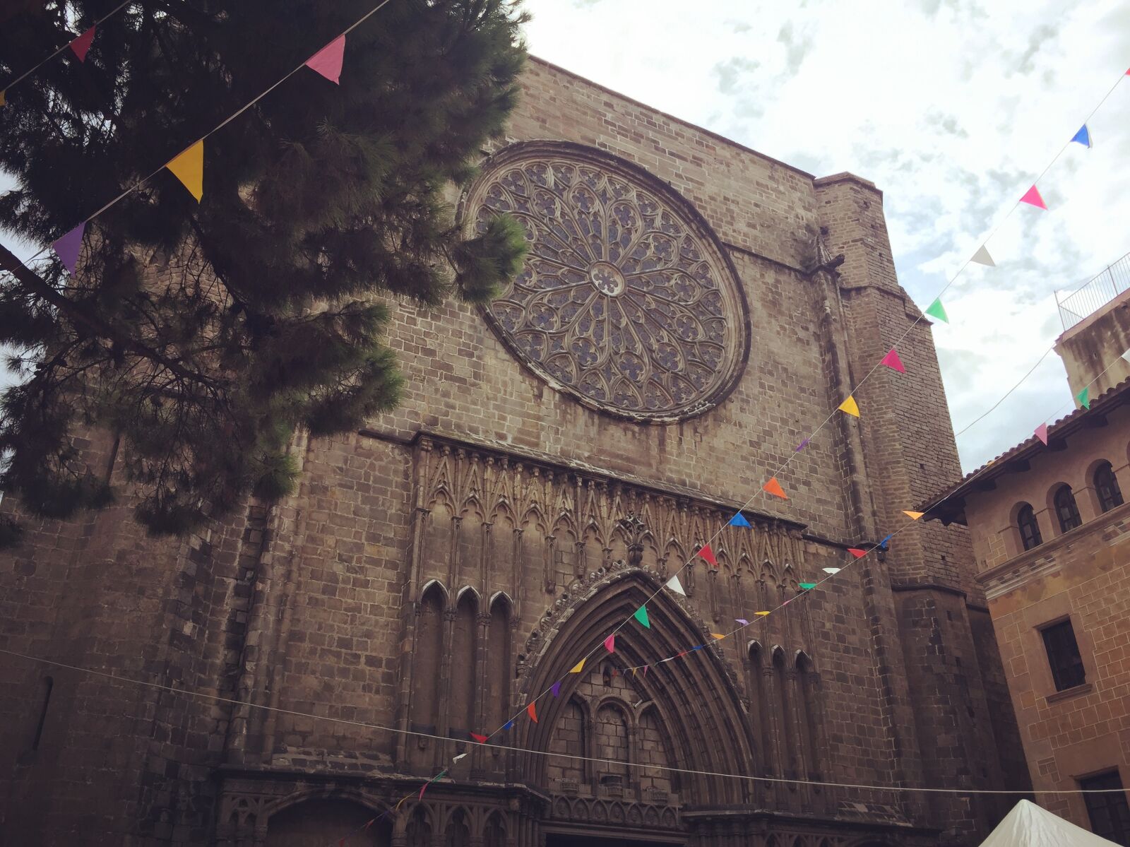 Apple iPhone 6 sample photo. Barcelona, cathedral, festive, la photography