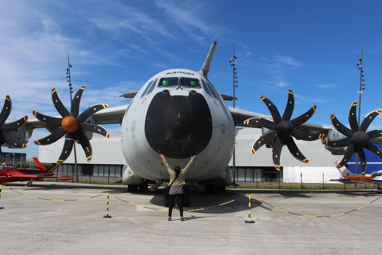 Canon EOS 700D (EOS Rebel T5i / EOS Kiss X7i) sample photo. Aircraft, woman, travel photography