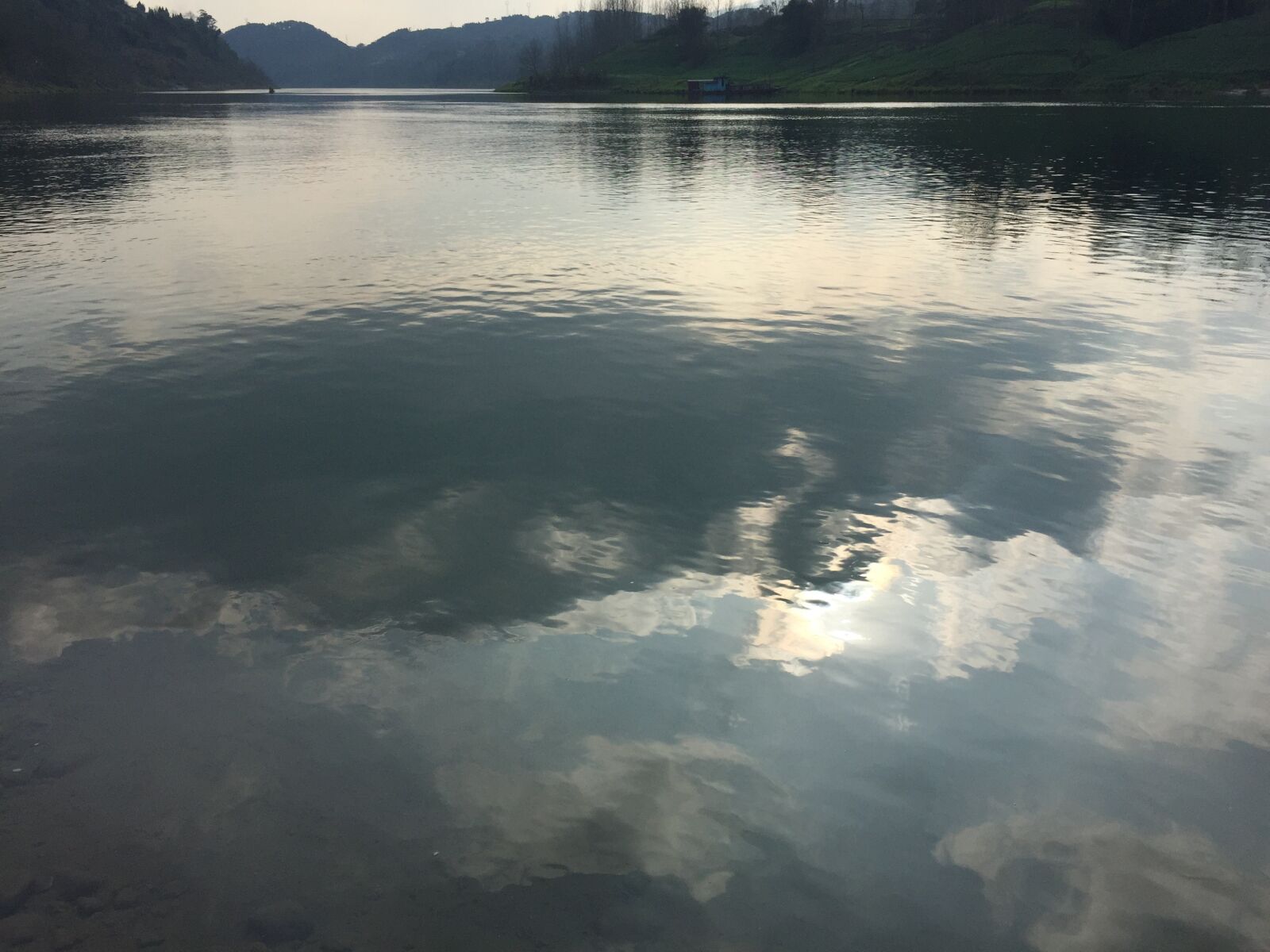 iPhone 6 back camera 4.15mm f/2.2 sample photo. Lake, blue sky, picnic photography