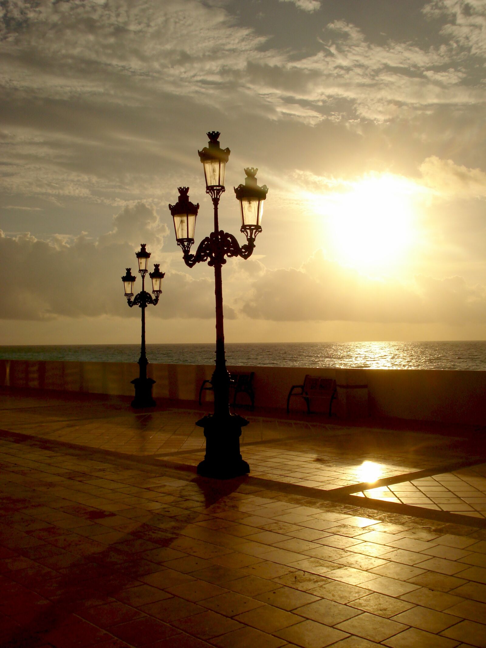 Sony DSC-W70 sample photo. Lantern, sea, cancun photography