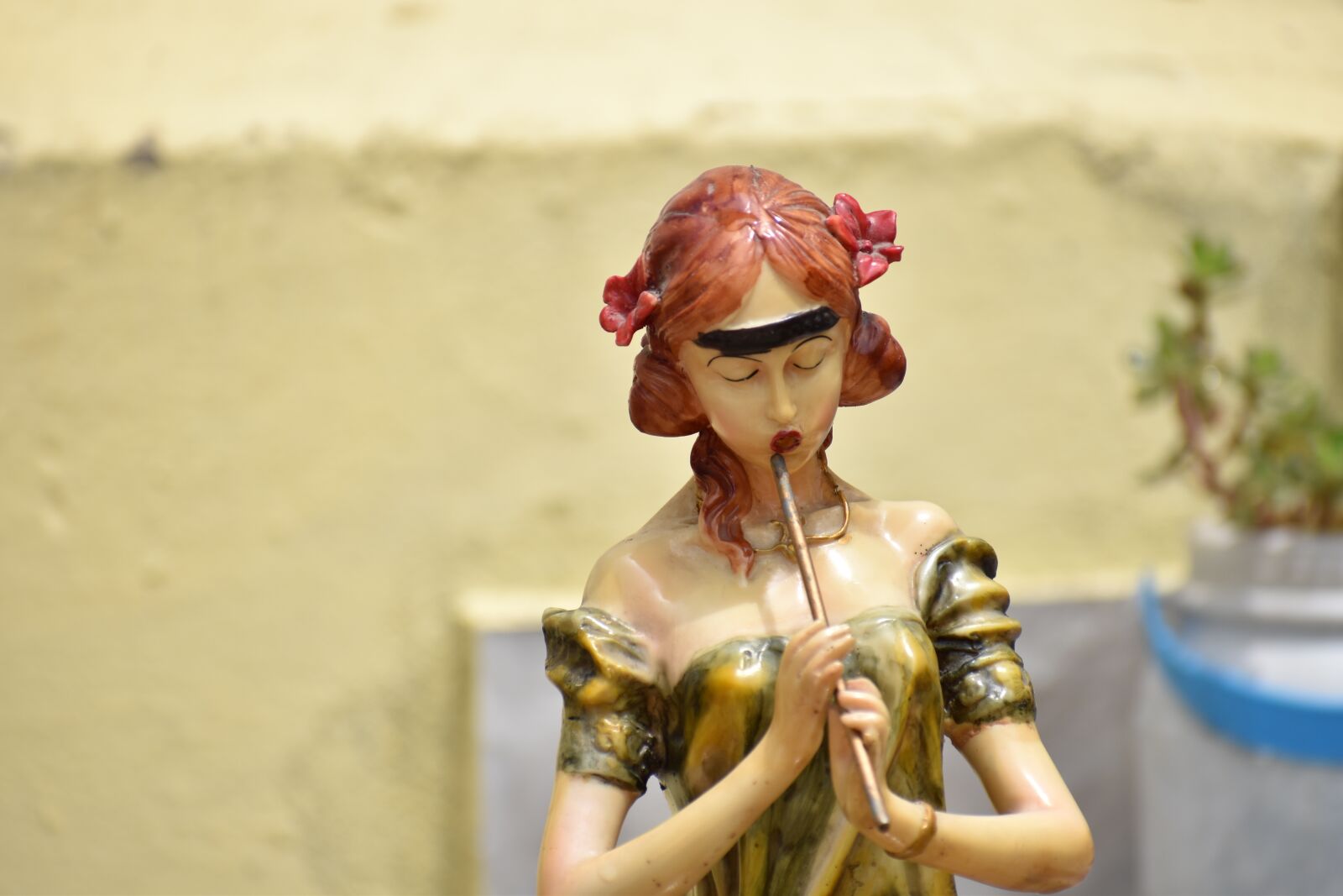 Nikon D5600 sample photo. Pied piper, woman, statue photography