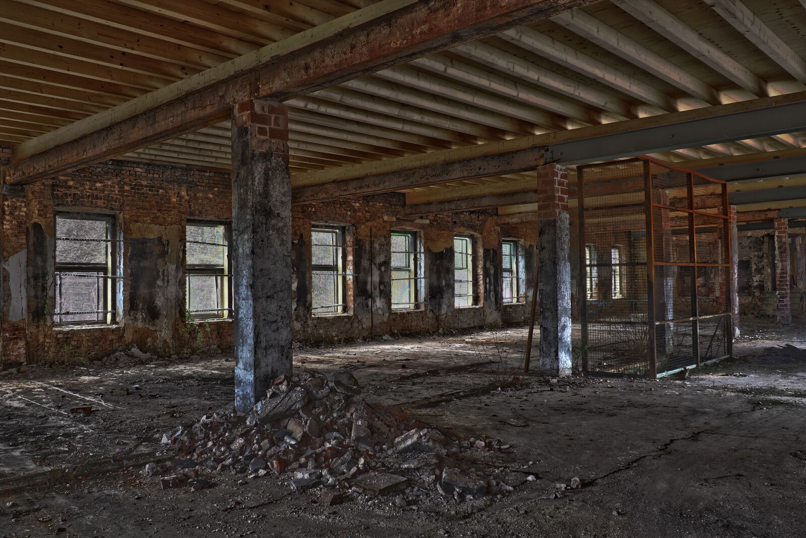 Olympus OM-D E-M10 sample photo. Architecture, abandoned, old photography