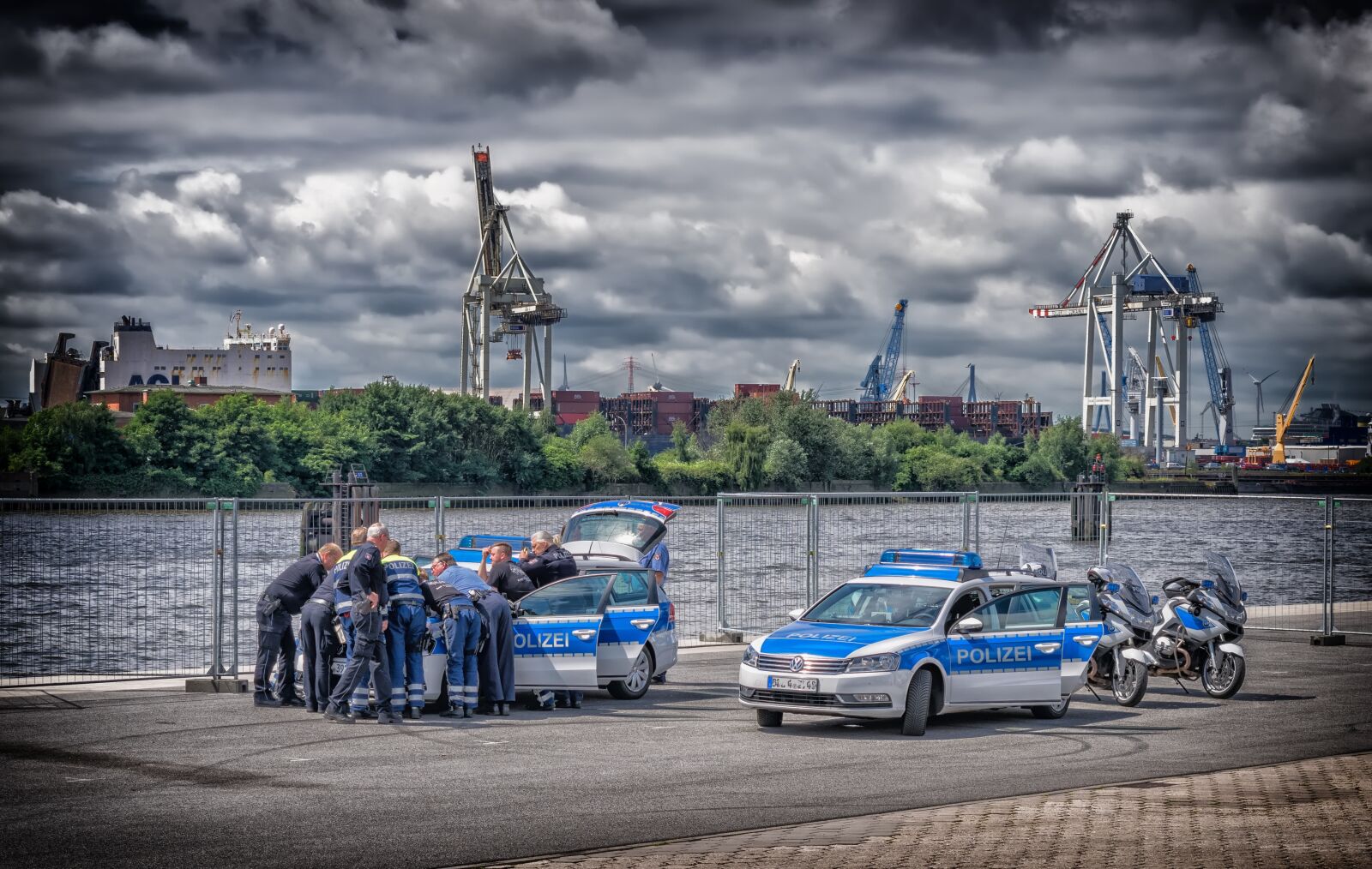 Nikon D3300 sample photo. Police, meeting, break photography
