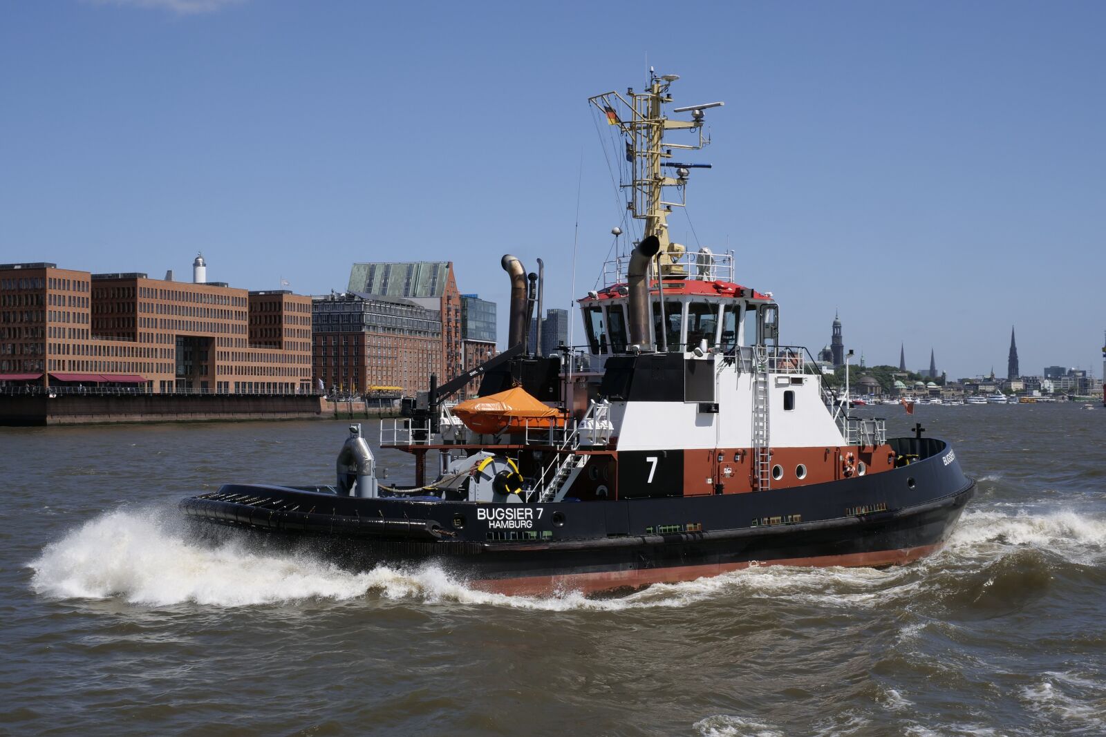 Panasonic Lumix DC-G9 sample photo. Shipping, ship, towing vessel photography