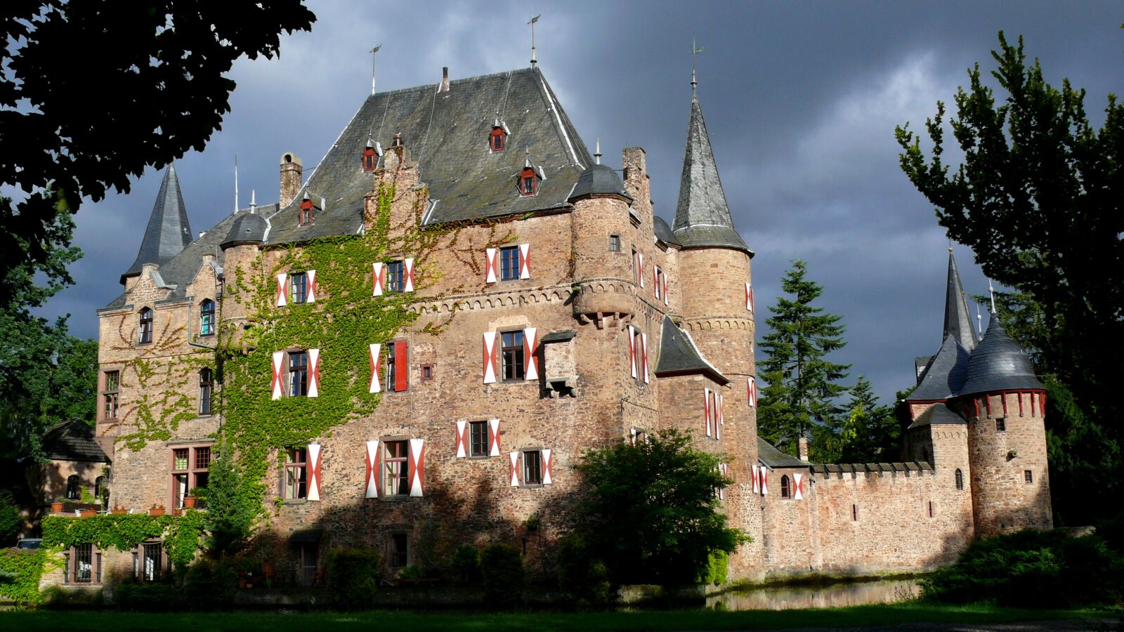 Panasonic DMC-FZ50 sample photo. Burg satzvey, eifel, wasserburg photography