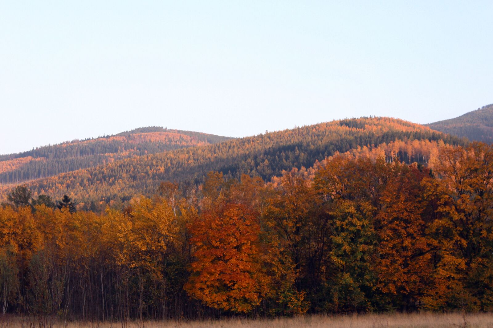 Canon EOS 1200D (EOS Rebel T5 / EOS Kiss X70 / EOS Hi) sample photo. Autumn, mountains, color photography