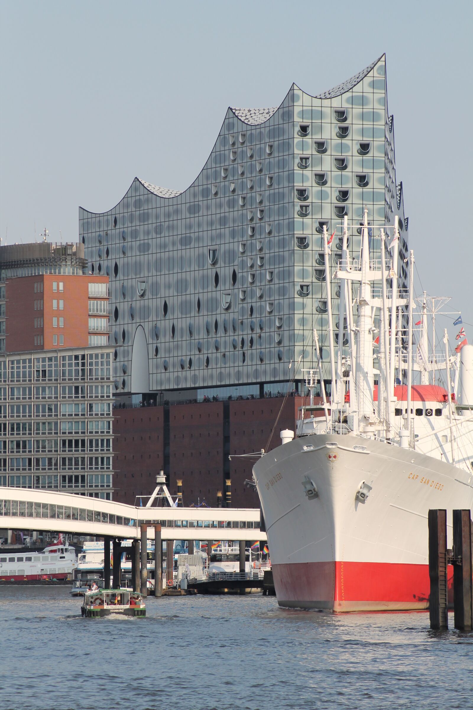 Canon EOS 1100D (EOS Rebel T3 / EOS Kiss X50) sample photo. Hamburg, port, maritime photography