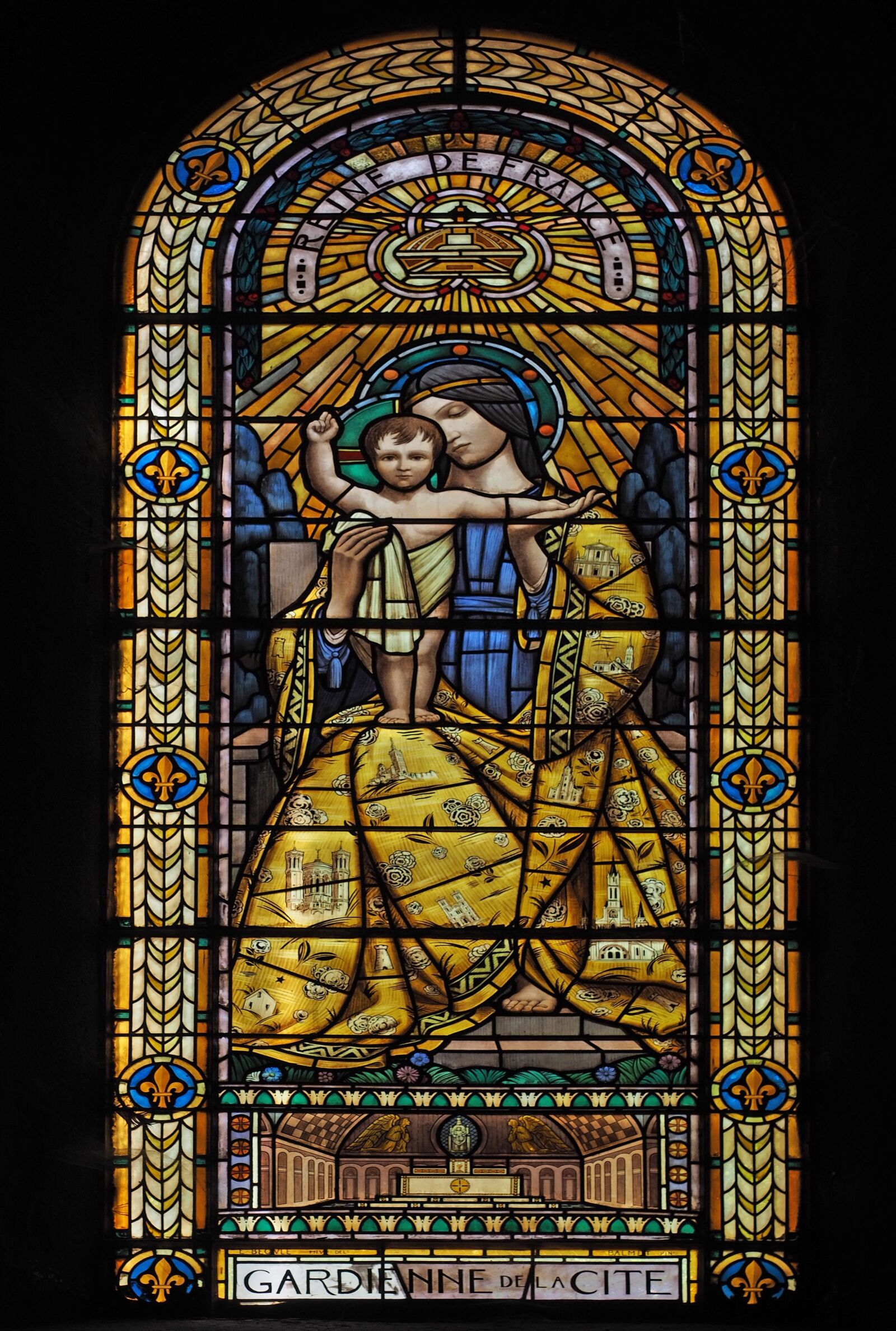 Olympus OM-D E-M1 + Olympus M.Zuiko Digital ED 12-40mm F2.8 Pro sample photo. Stained glass windows, religion photography