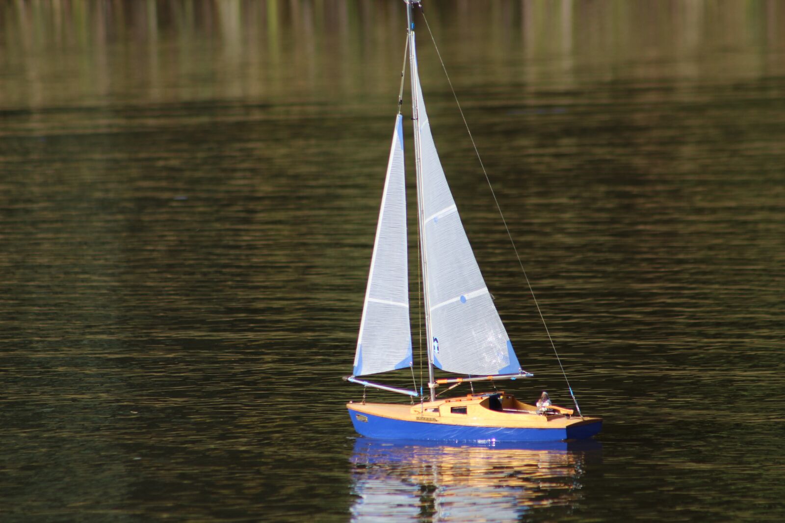 Canon EOS 1300D (EOS Rebel T6 / EOS Kiss X80) + Canon EF 75-300mm f/4-5.6 sample photo. Boat, model, sailing photography
