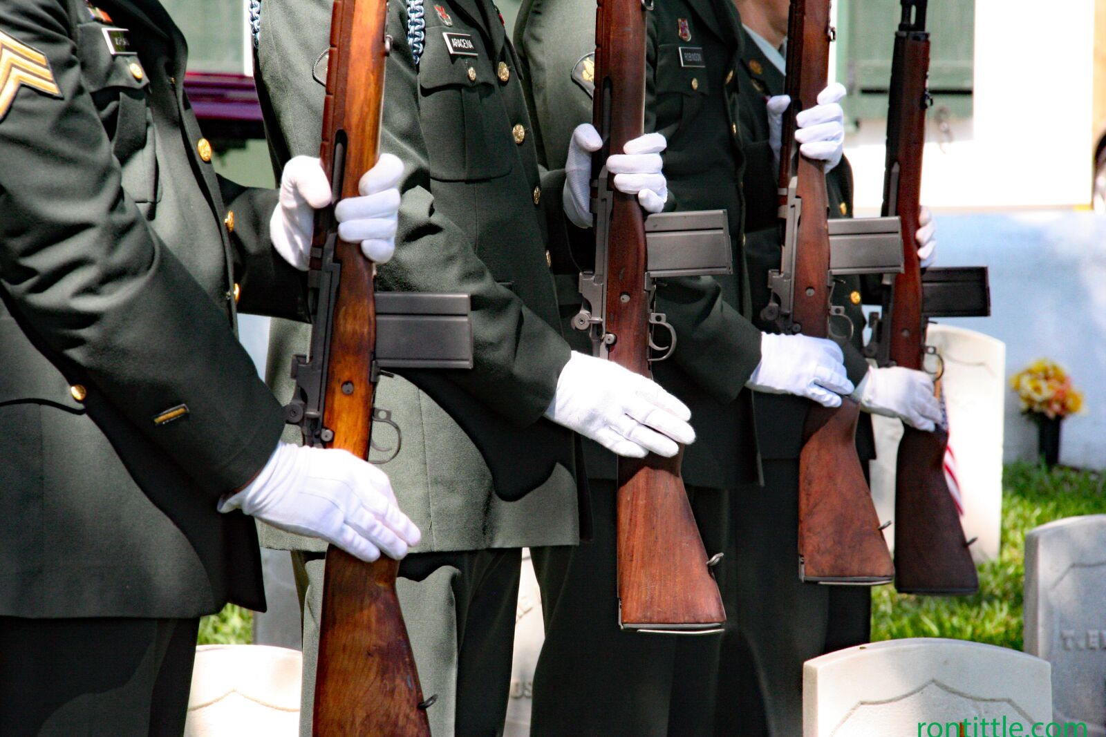 Canon EOS 350D (EOS Digital Rebel XT / EOS Kiss Digital N) sample photo. Soldiers, honor guard detail photography
